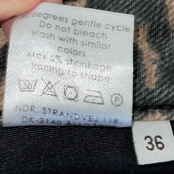 Leopard Print Straight Leg Jeans - Picture 4 of 6